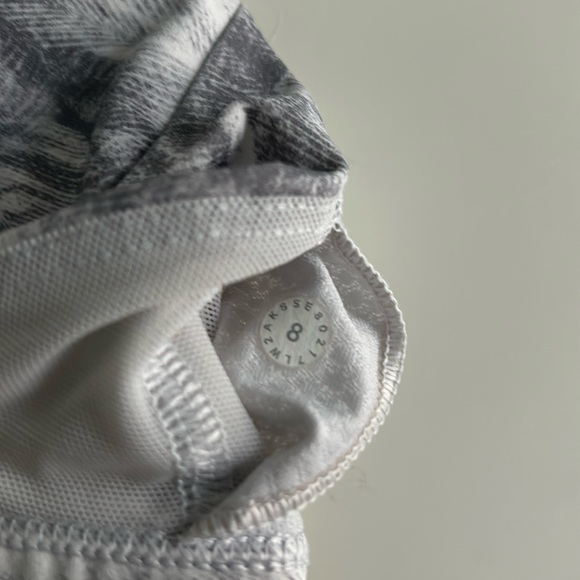 Lululemon Free To Be Zen Bra Size 8 - Picture 8 of 8